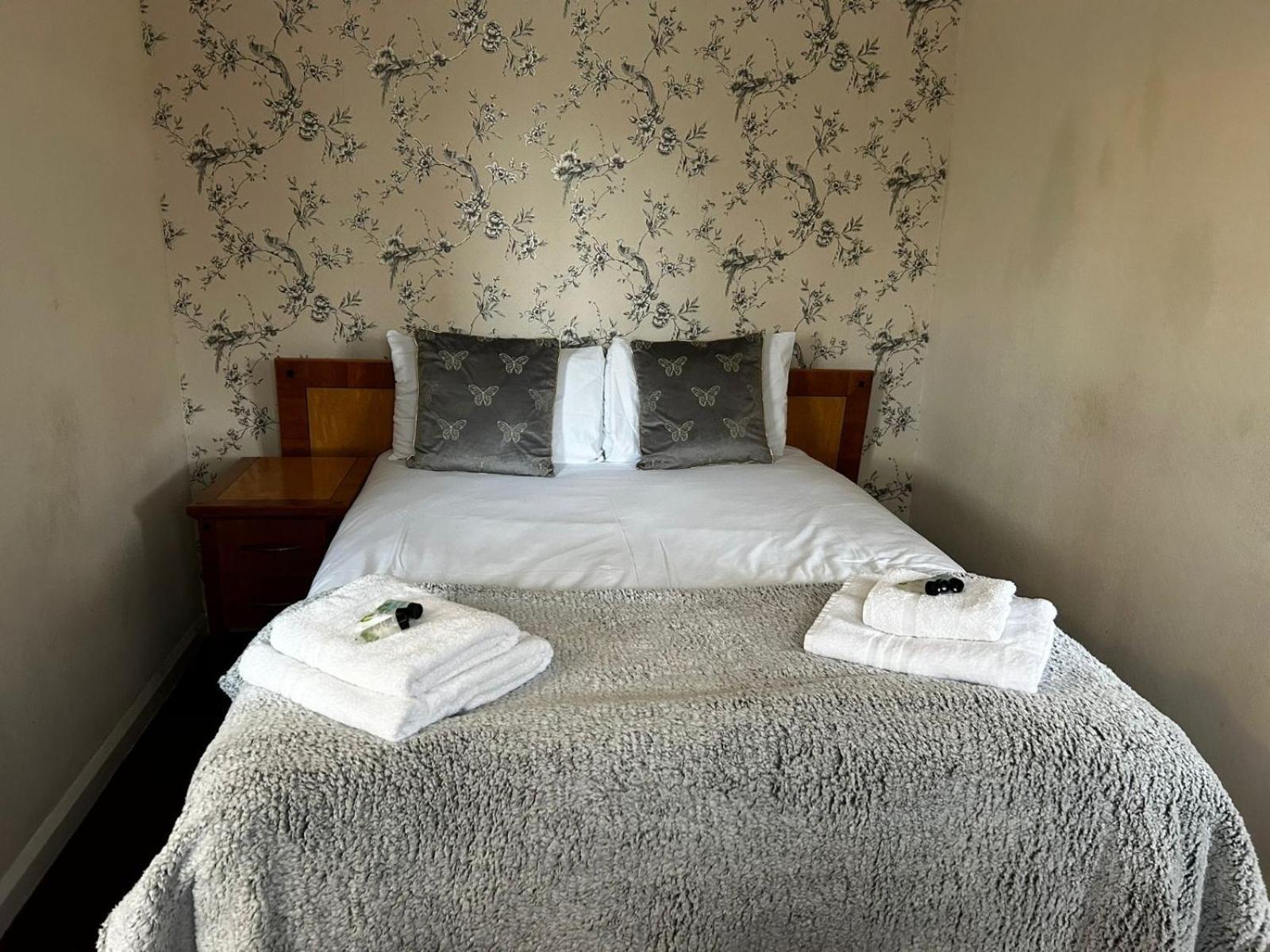 The Rose And Crown Hotel Уисбек Номер фото