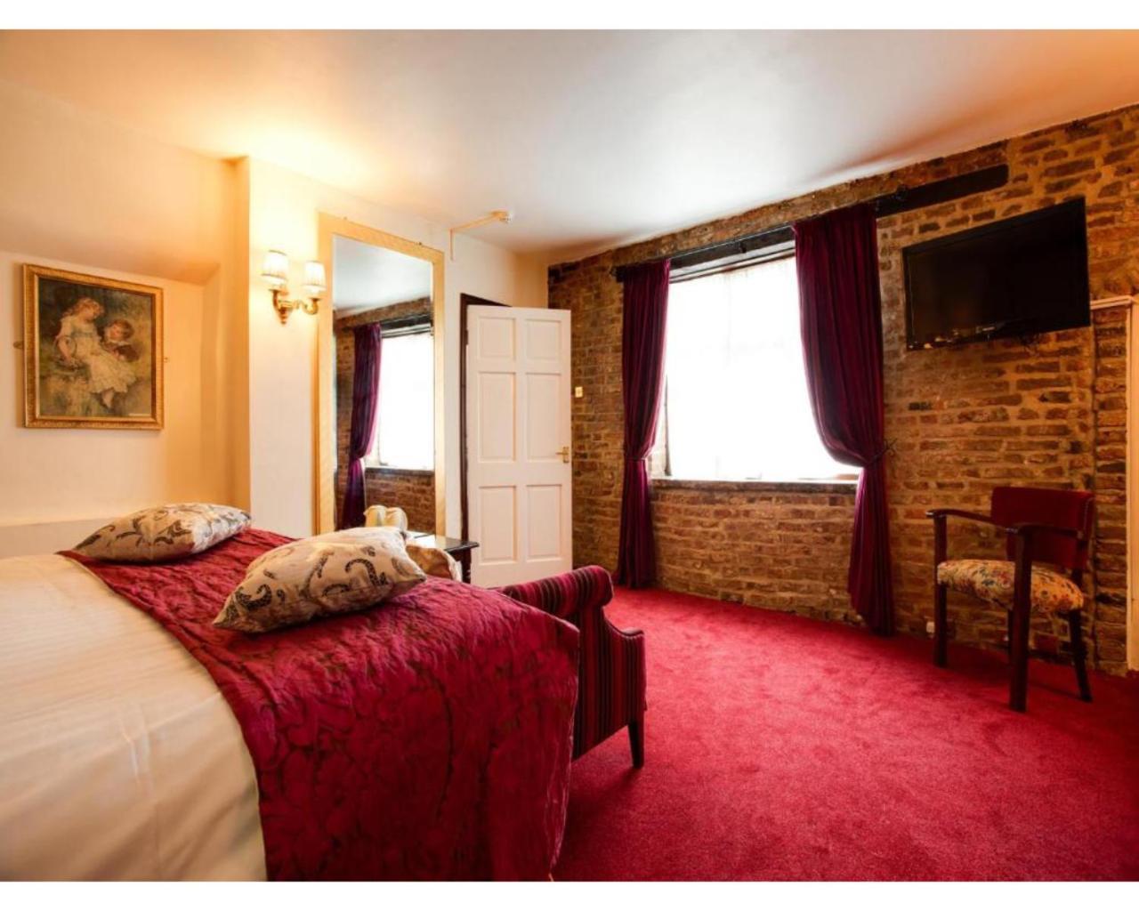 The Rose And Crown Hotel Уисбек Экстерьер фото