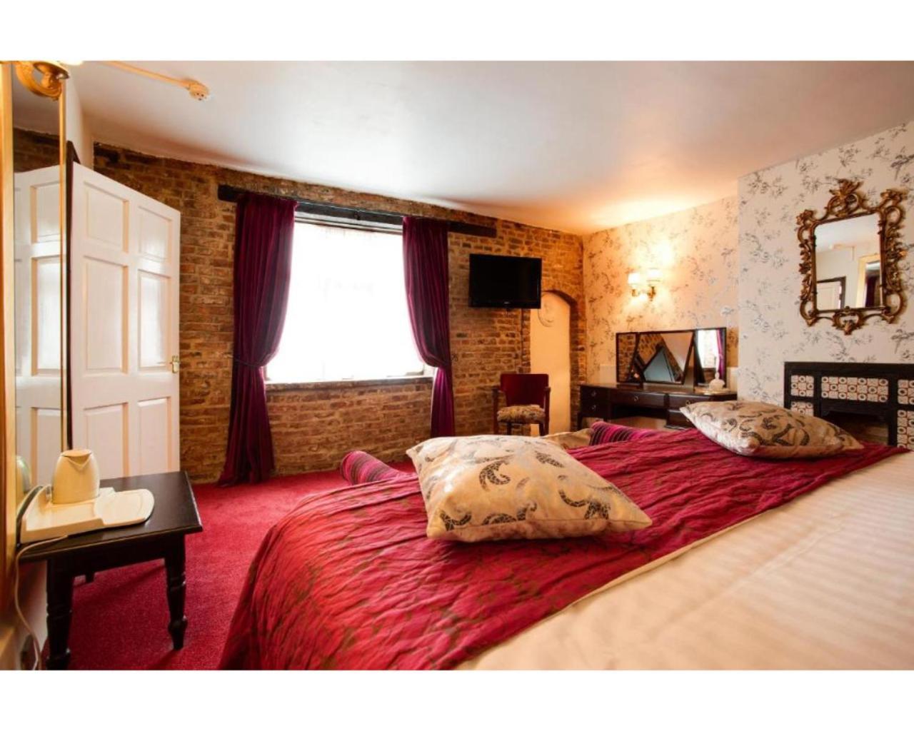 The Rose And Crown Hotel Уисбек Экстерьер фото