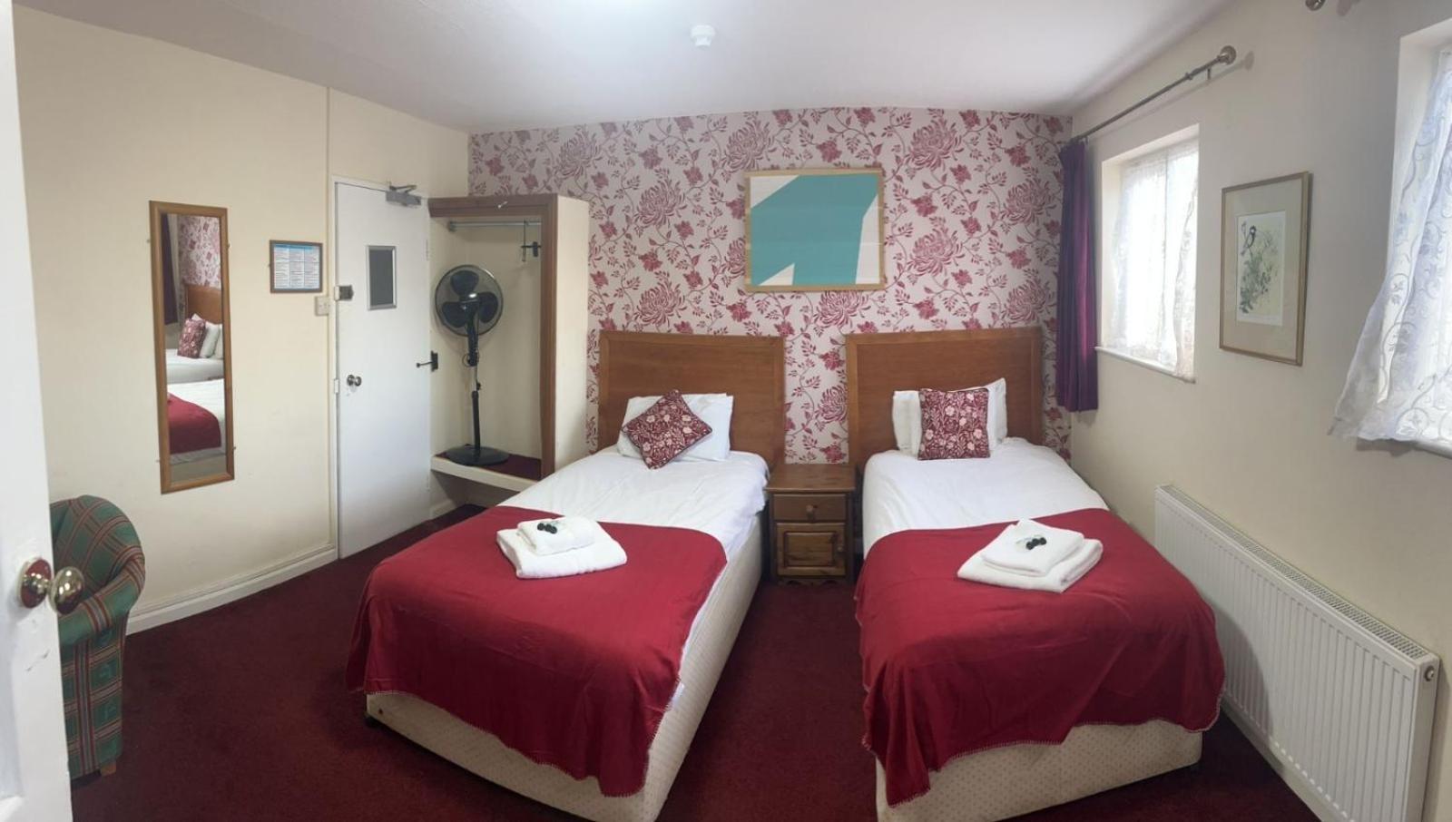 The Rose And Crown Hotel Уисбек Номер фото